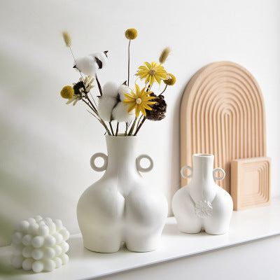 Kroppsformet vase i keramikk - Alvastores